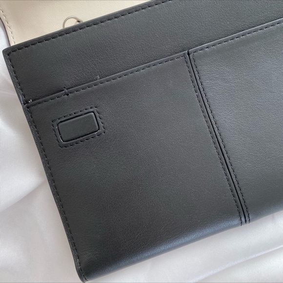 NWT Tory Burch Block T Travel Clutch - Picture 4 of 16